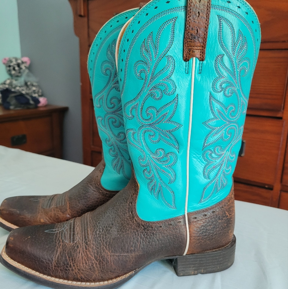 Women's square toe boot, Ariat, size 8